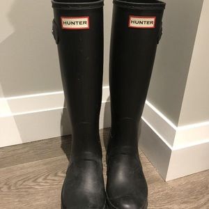 Size 9 US women’s Hunter boots